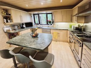 Kitchen diner- click for photo gallery